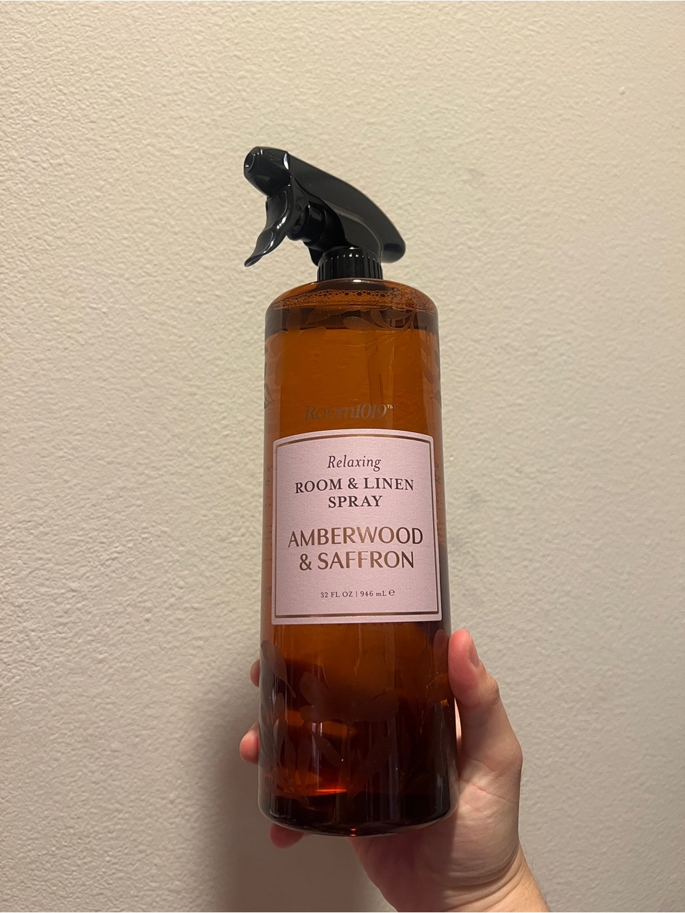 32 OZ RM 1019 AMBERWOOD & SAFFRON Relaxing Room & Linen Spray